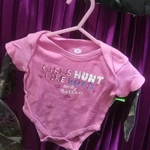 Cute mossy oak baby onesie w/pink and camo